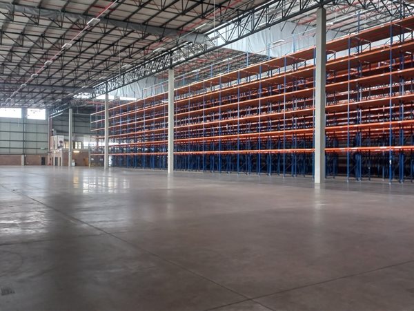 6 100  m² Industrial space