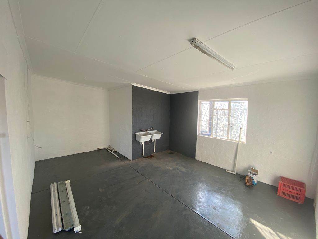 343  m² Commercial space in Graaff Reinet photo number 7