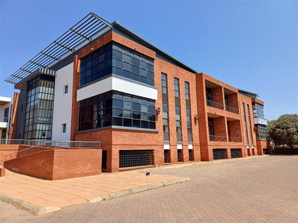 97  m² Commercial space