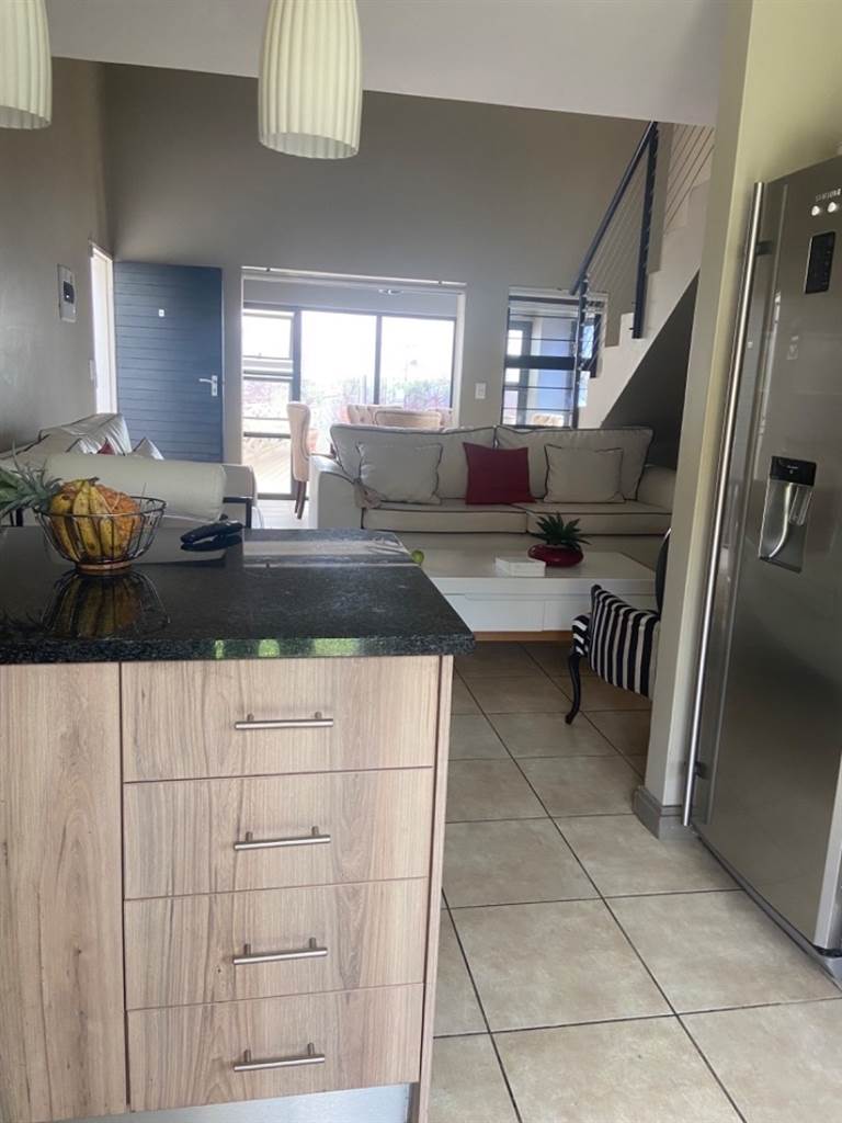 3 Bed Townhouse in Rooihuiskraal photo number 8