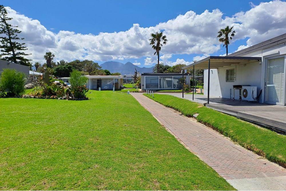 2 Bed Townhouse in Gordons Bay Central photo number 15