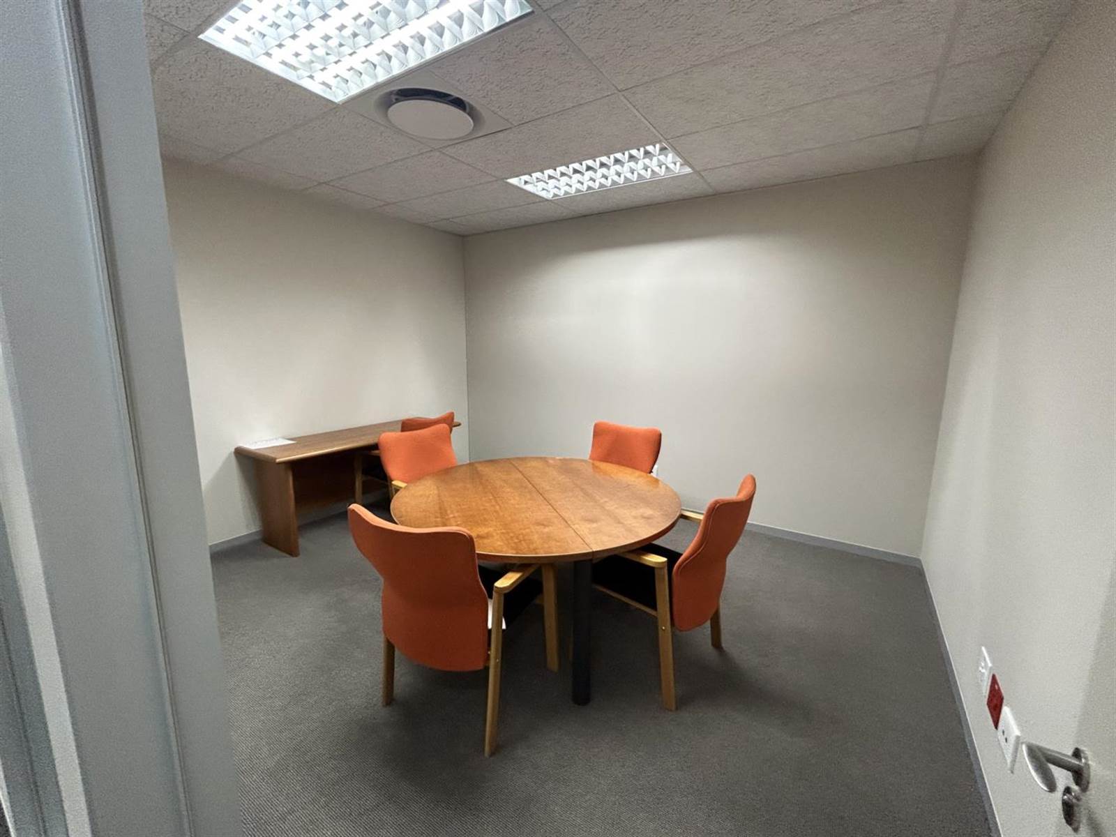 168  m² Office Space in Route 21 Business Park photo number 8