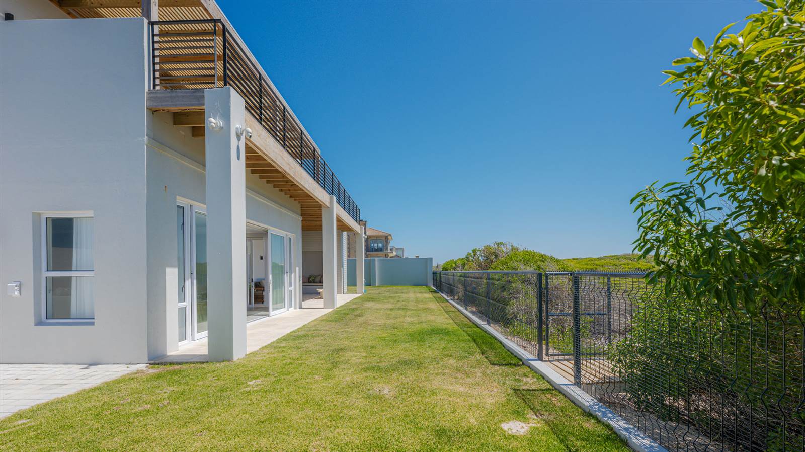 6 Bed House in Struisbaai photo number 11