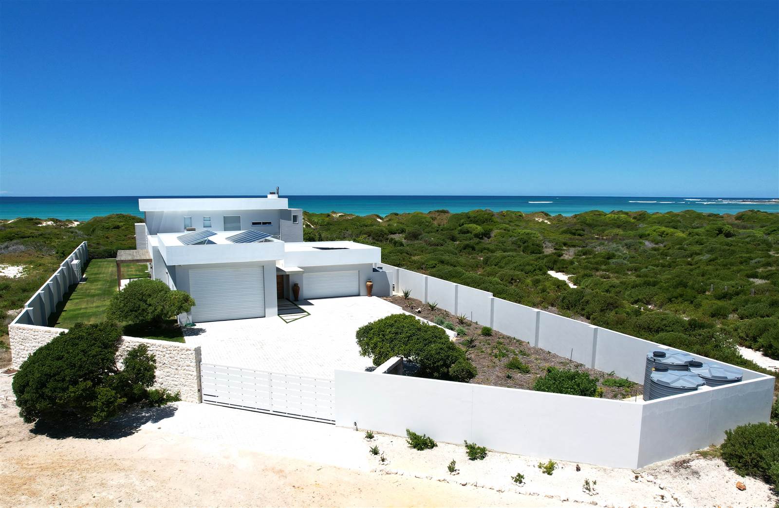 6 Bed House in Struisbaai photo number 3