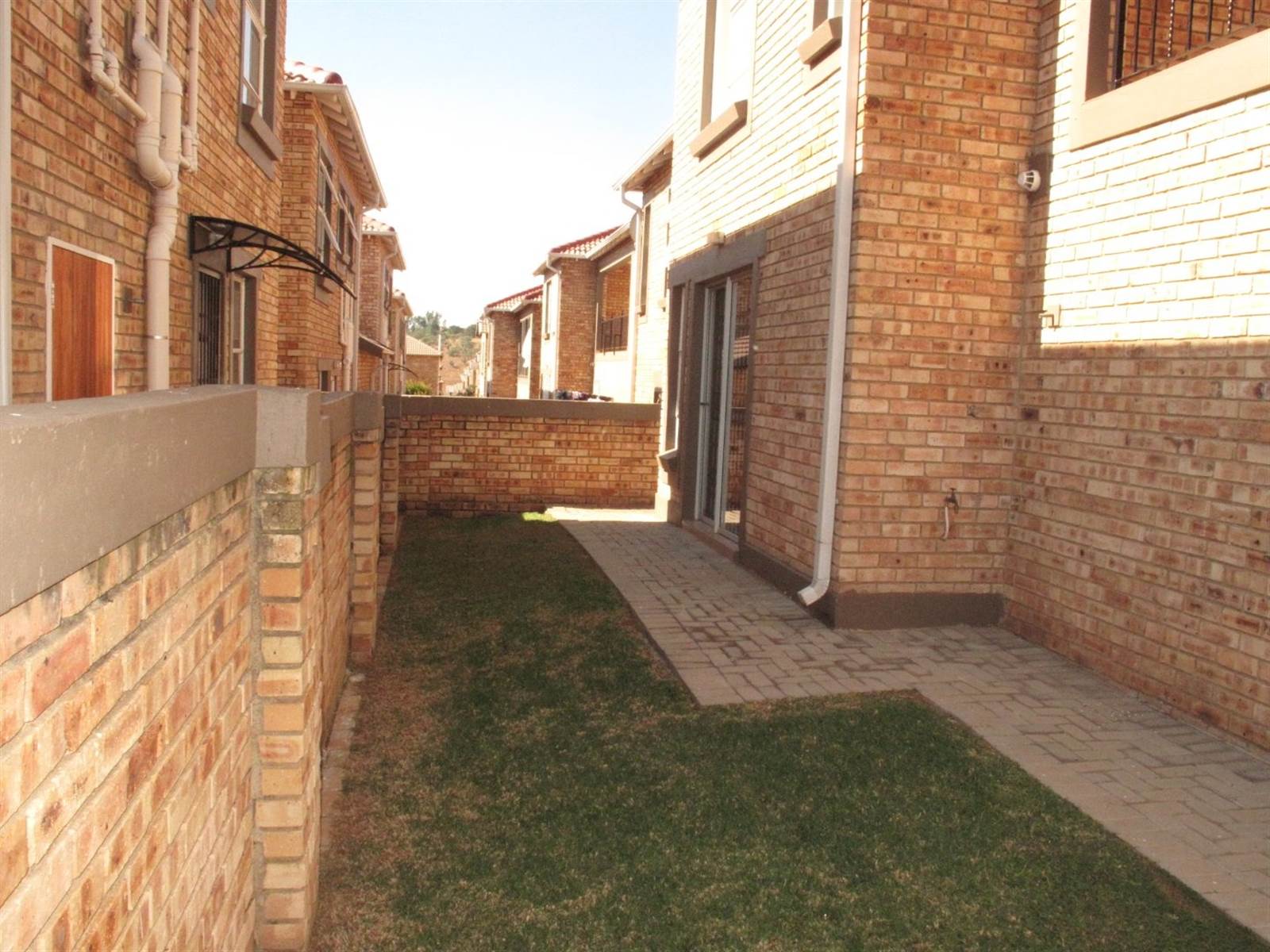 3 Bed Townhouse in Wilgeheuwel photo number 21