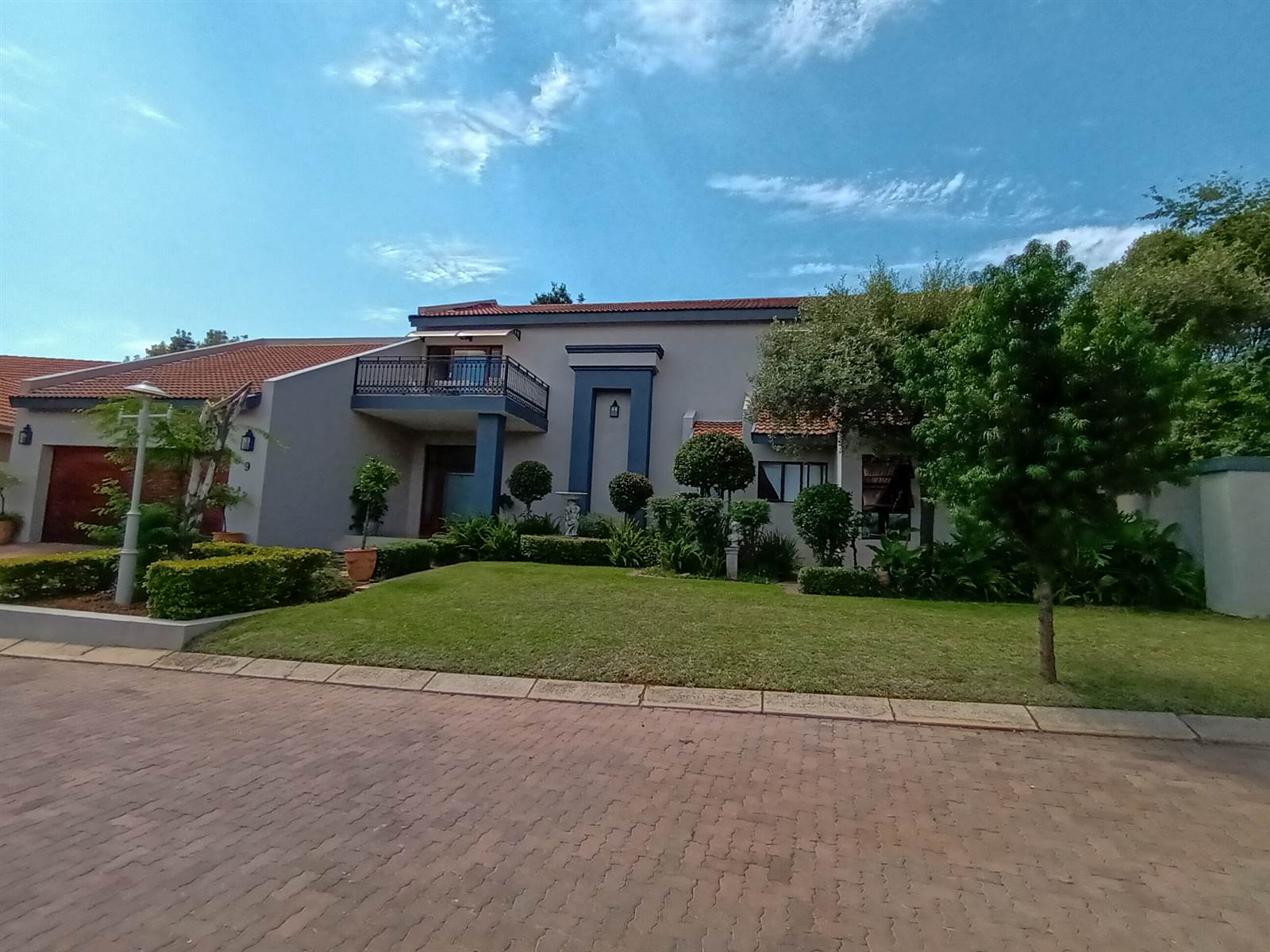 3 Bed House in Magalies Golf Estate photo number 4