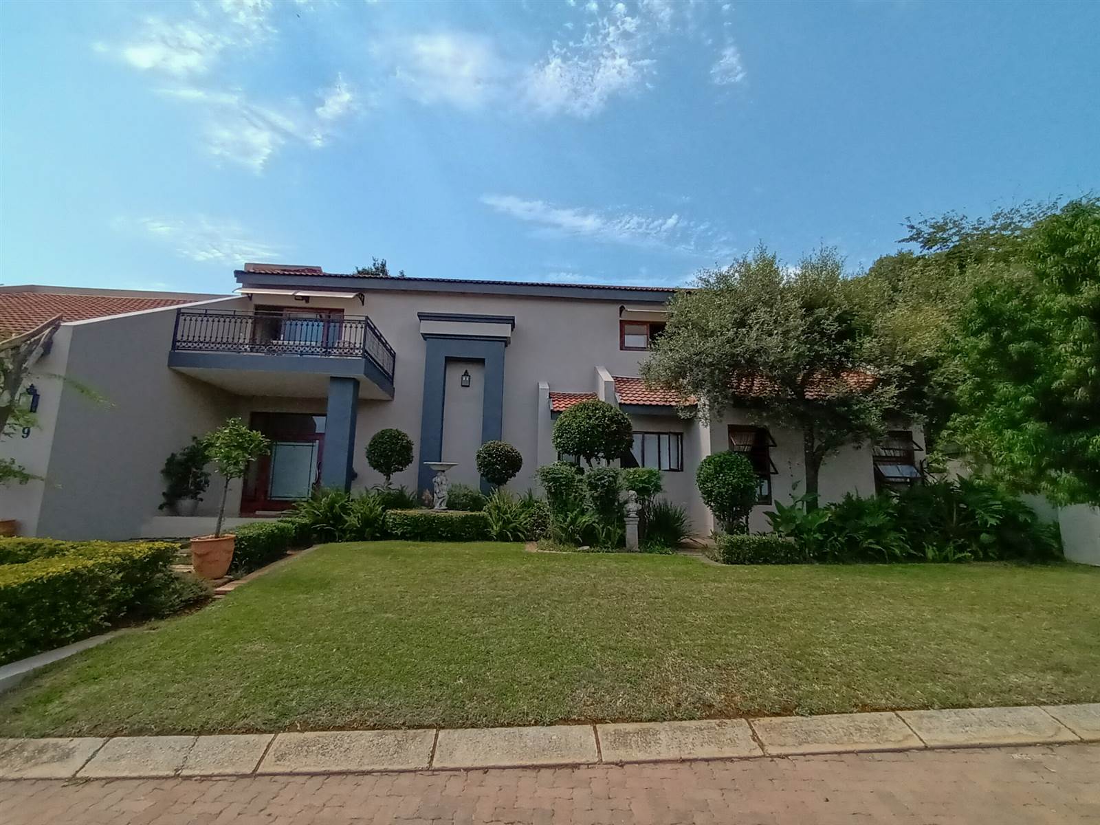 3 Bed House in Magalies Golf Estate photo number 3