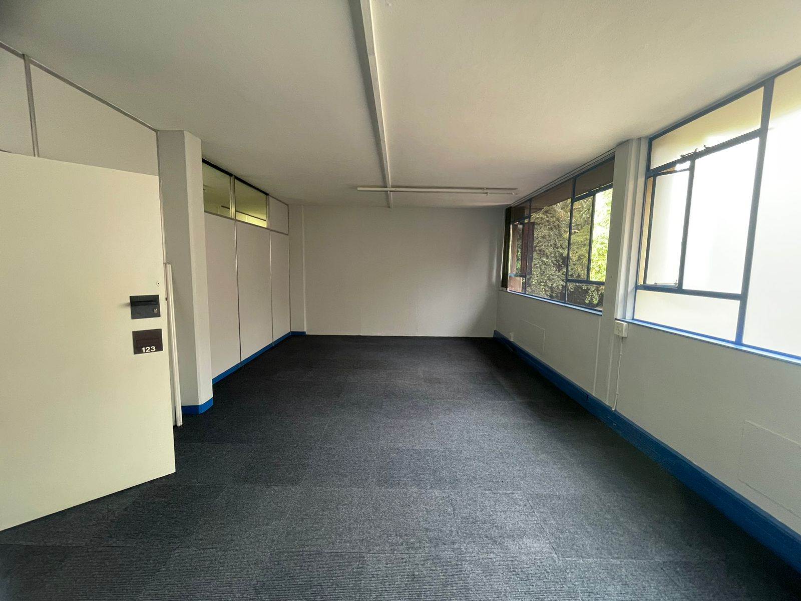 32  m² Commercial space in Robindale photo number 7