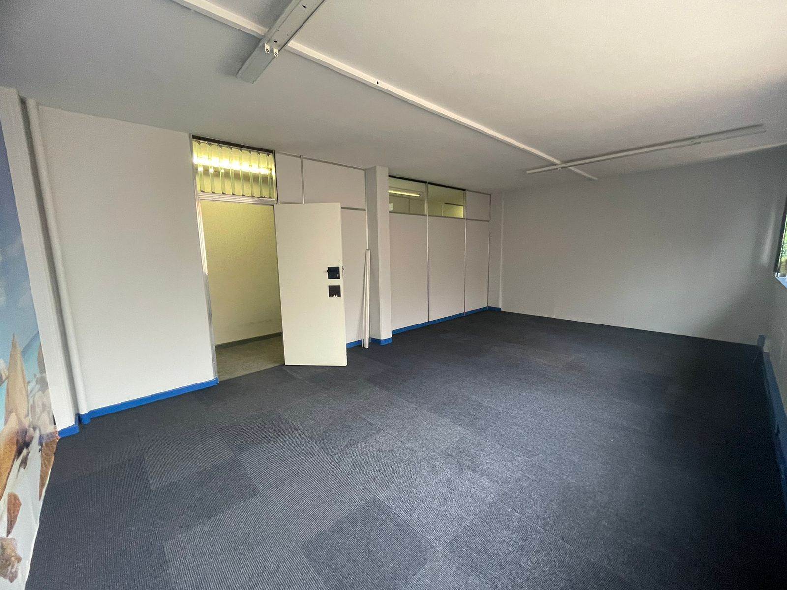 32  m² Commercial space in Robindale photo number 9