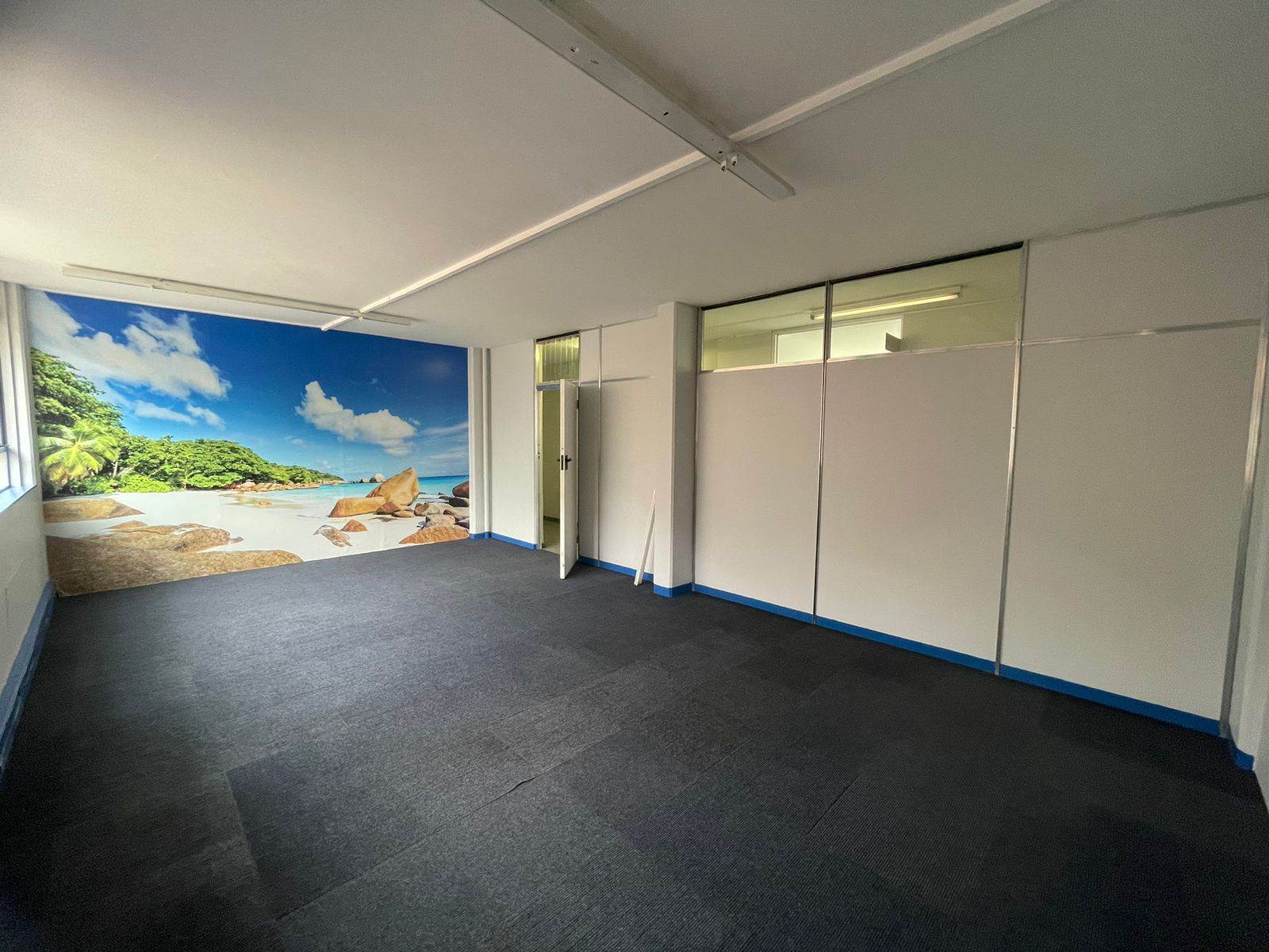 32  m² Commercial space in Robindale photo number 11