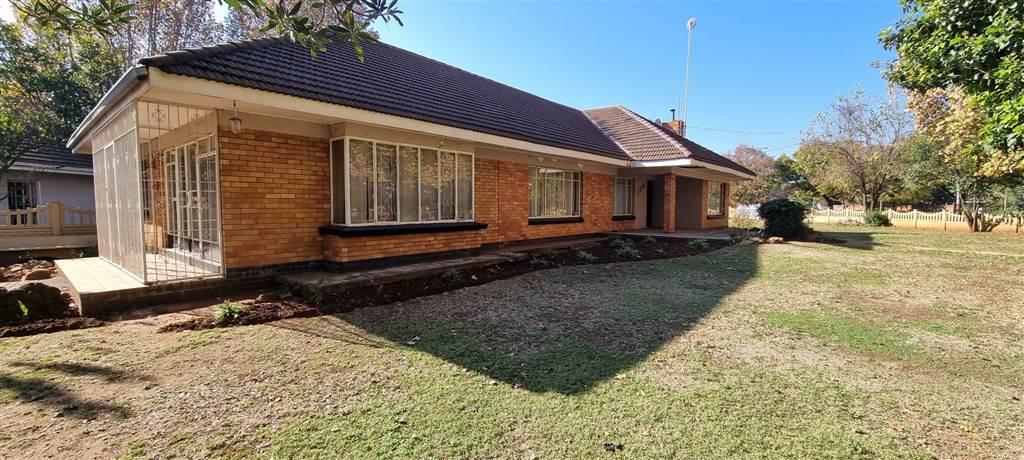 4 Bed House in Risiville photo number 2