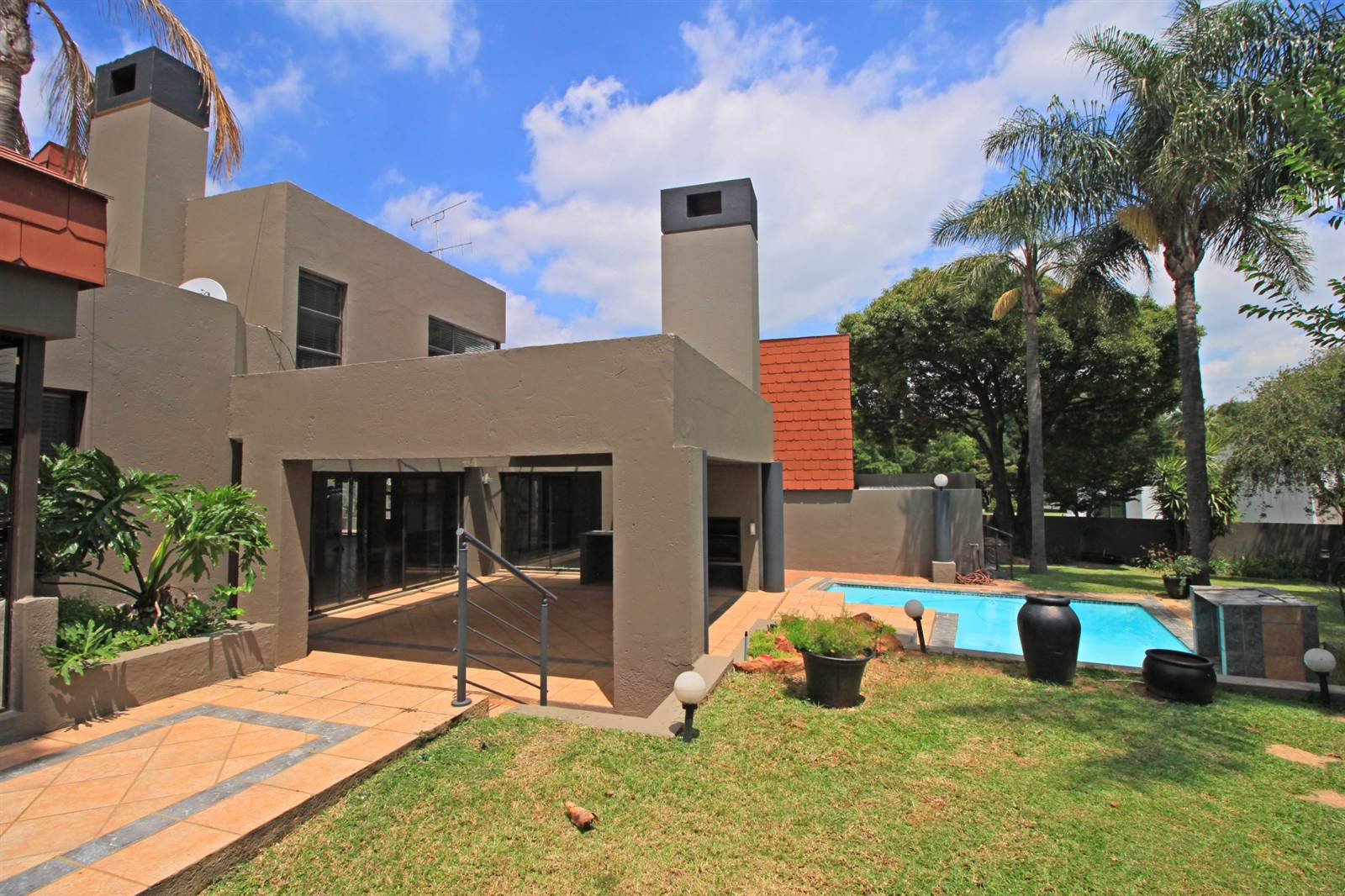 4 Bed House in Fourways Gardens photo number 2