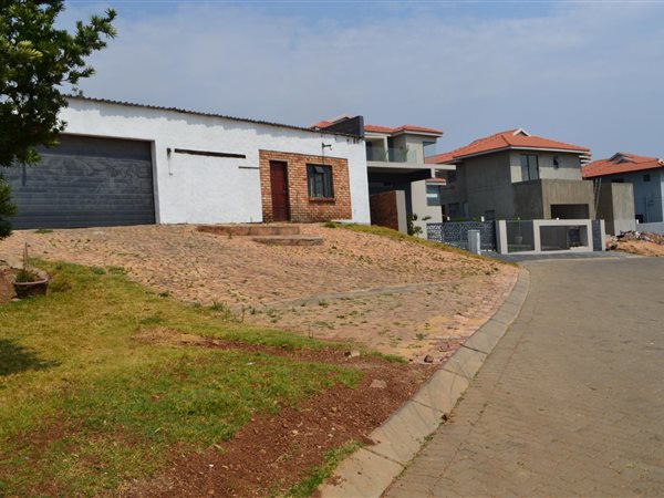 1500 m² Land available in Ruimsig