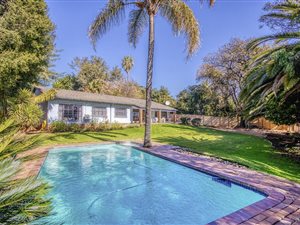 4 Bed House in Whitney Gardens
