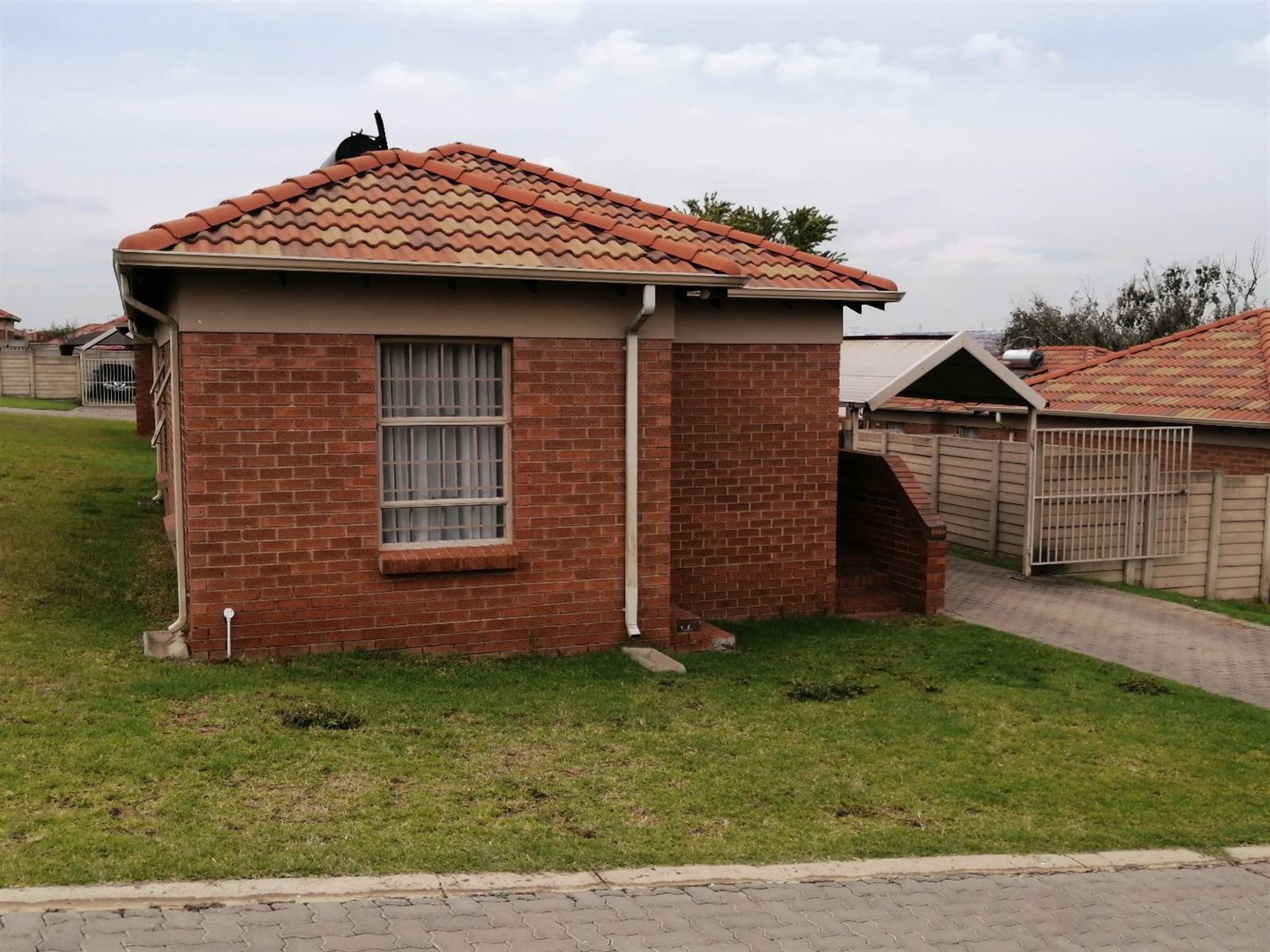 2 Bed House in Olievenhoutbosch photo number 4