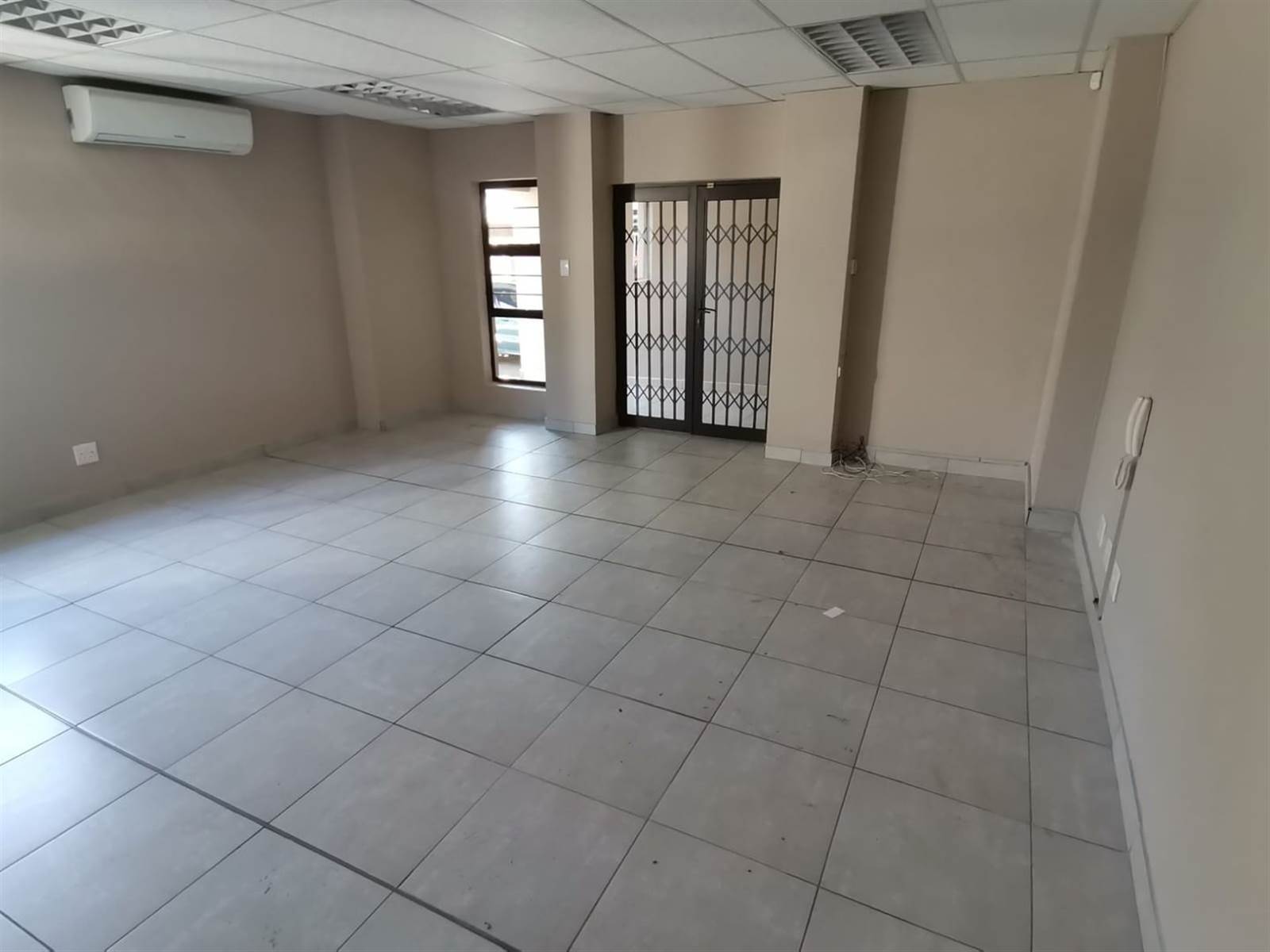 158  m² Commercial space in Secunda photo number 4