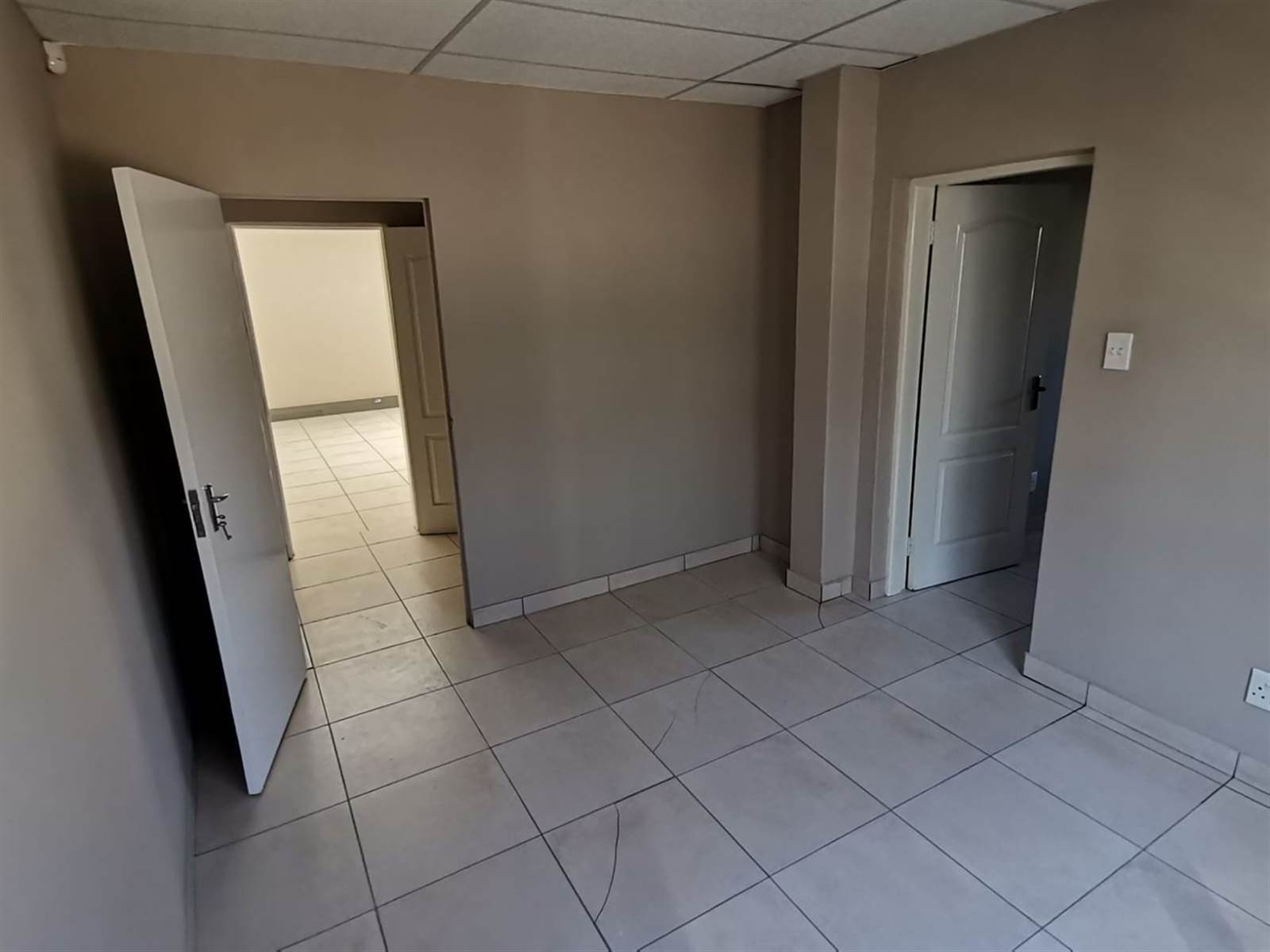 158  m² Commercial space in Secunda photo number 11