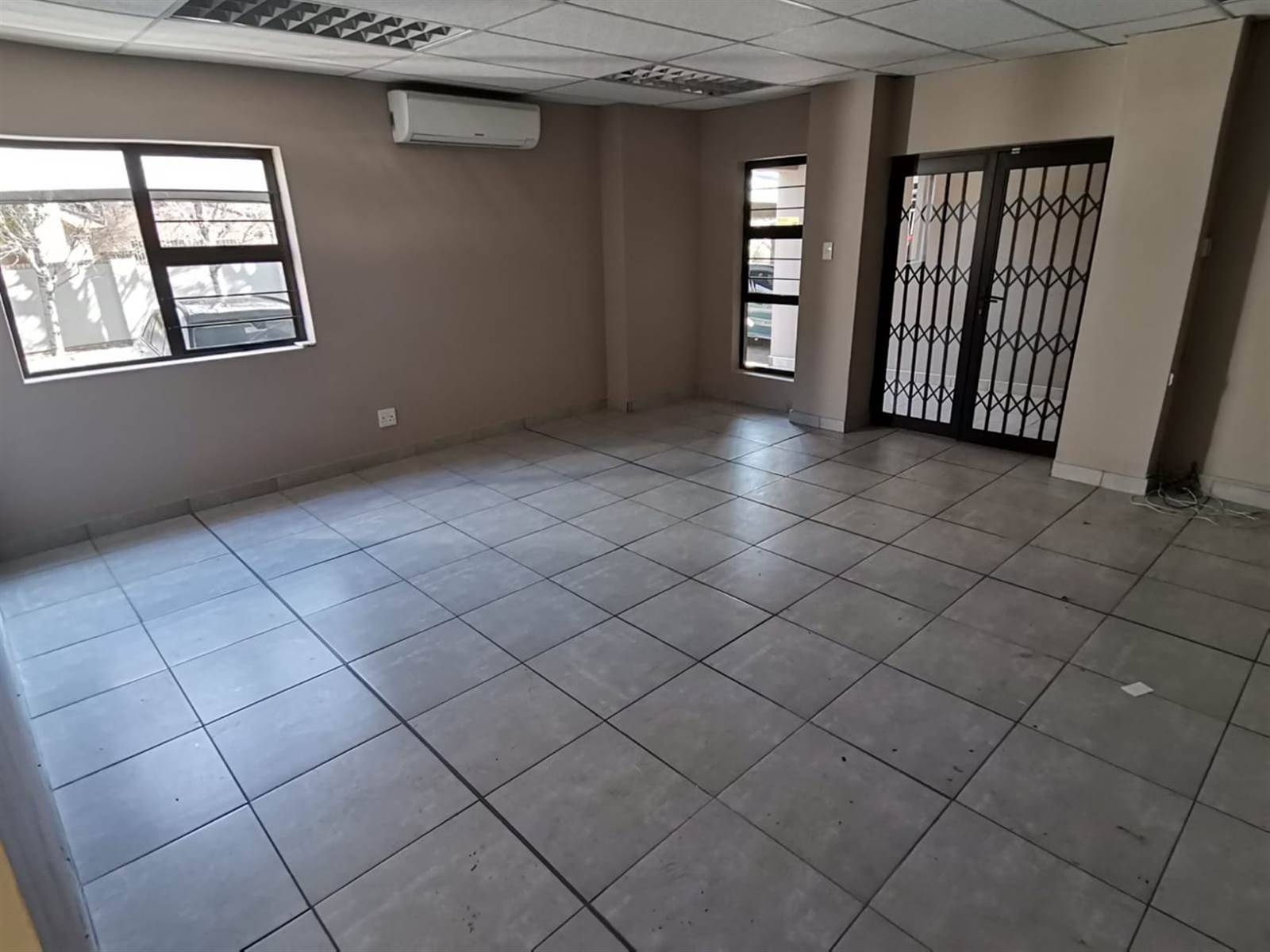 158  m² Commercial space in Secunda photo number 1