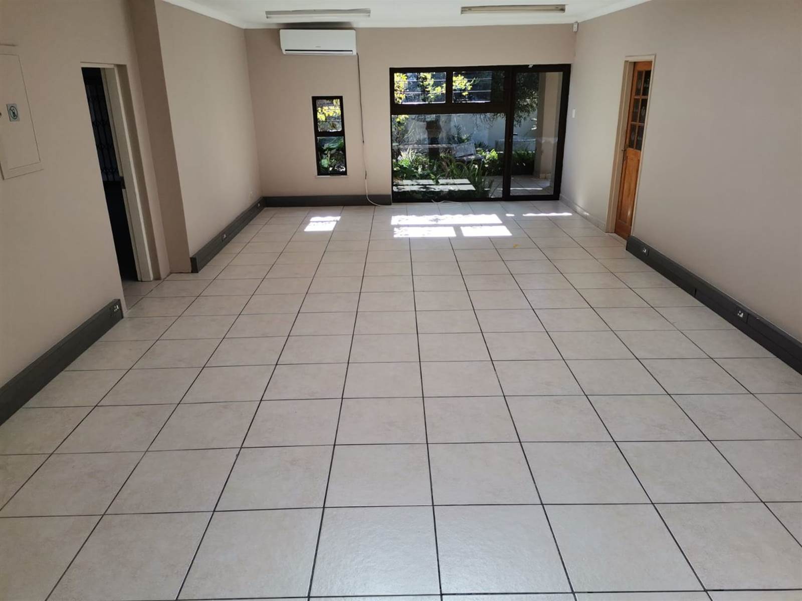 158  m² Commercial space in Secunda photo number 3
