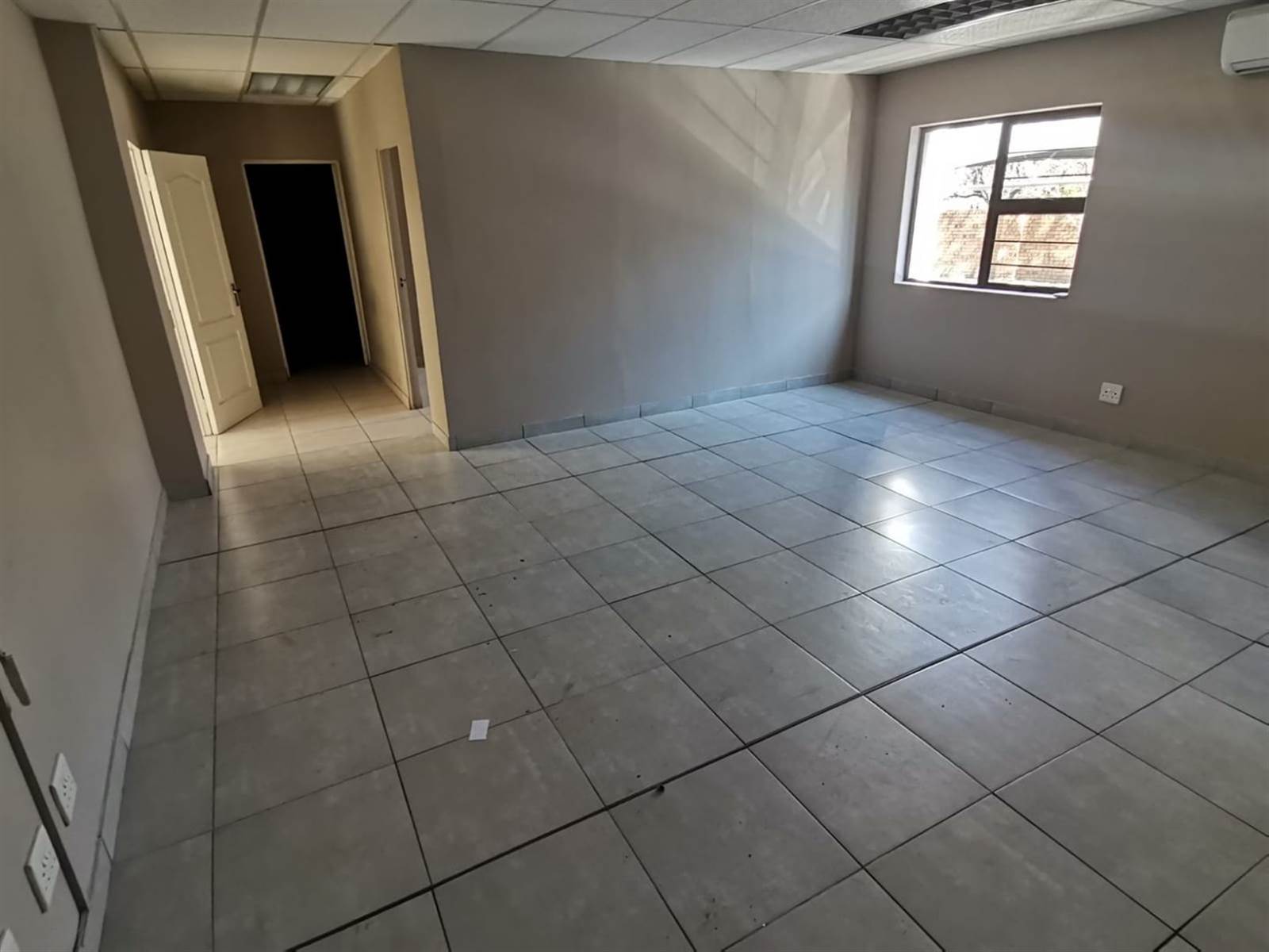 158  m² Commercial space in Secunda photo number 5