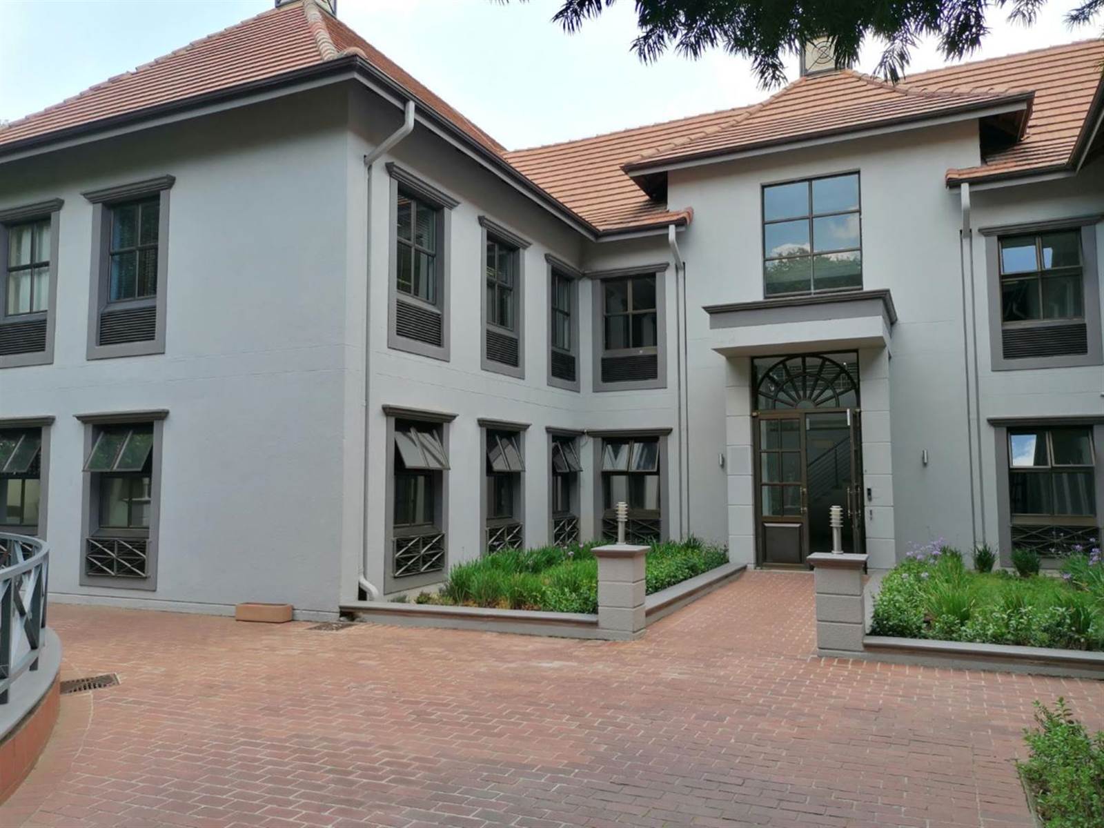 408  m² Commercial space in Bryanston photo number 1