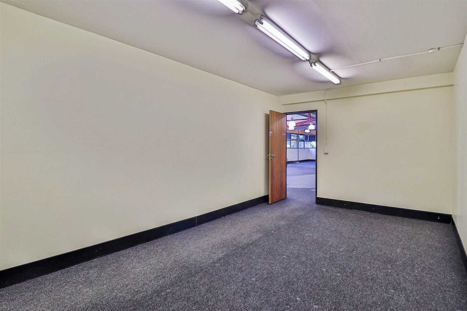 542  m² Commercial space in Montrose photo number 30