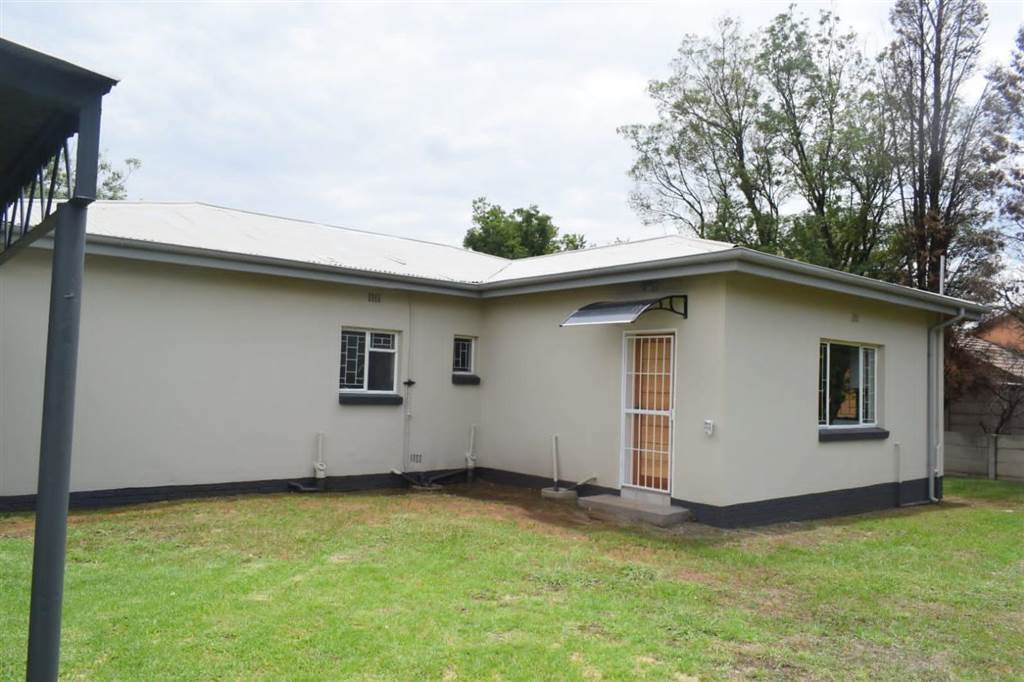 3 Bed House in Rensburg photo number 13