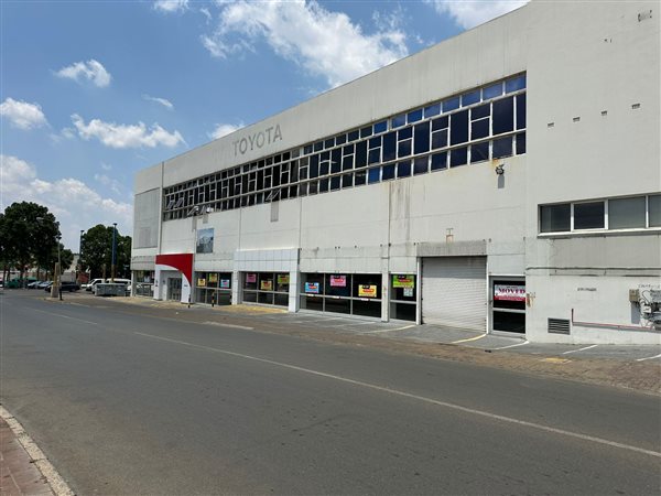 8 723  m² Commercial space