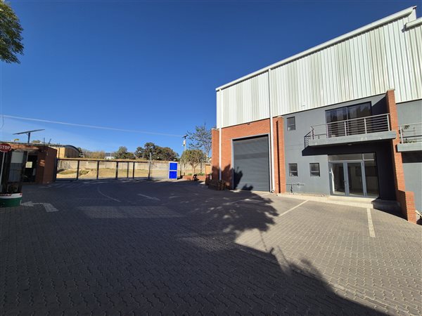 363  m² Industrial space