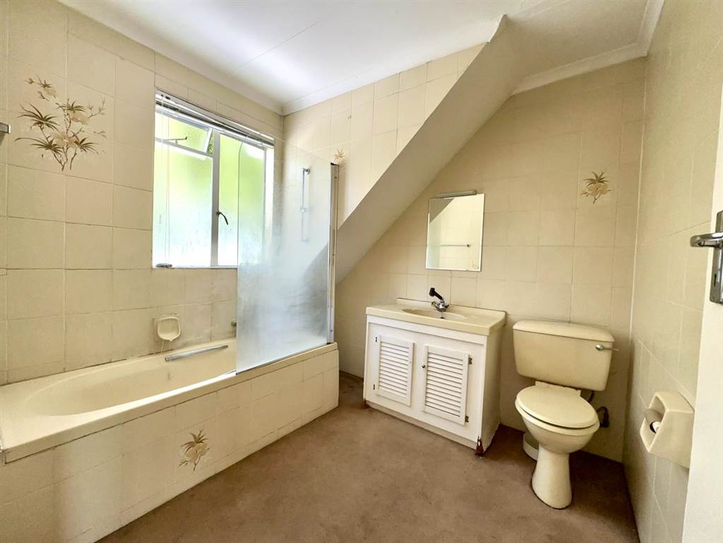 4 Bed House in Kensington photo number 16