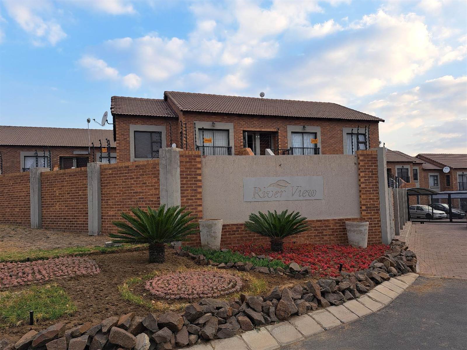 2 Bed Apartment in Trichardt photo number 1