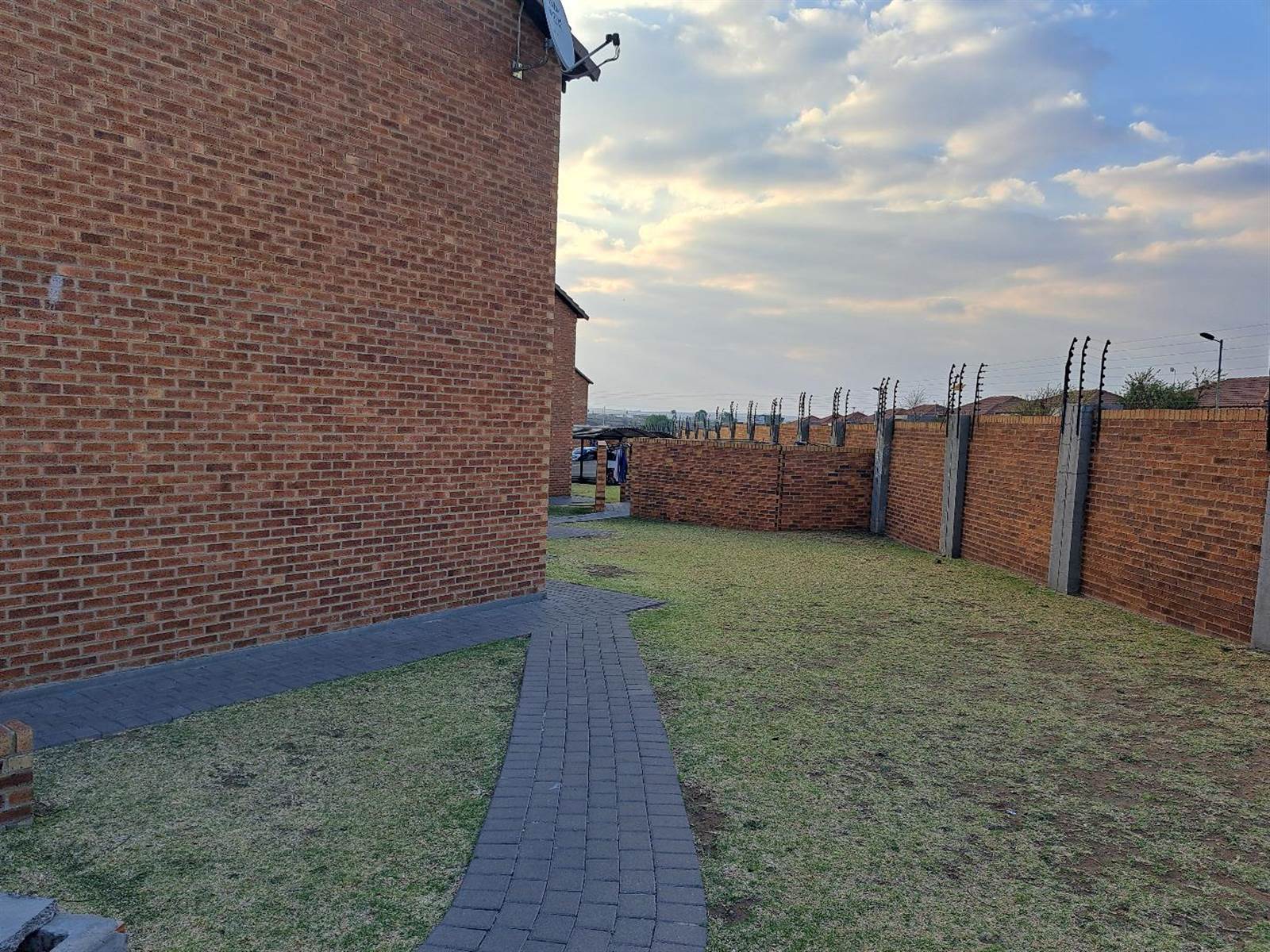 2 Bed Apartment in Trichardt photo number 16