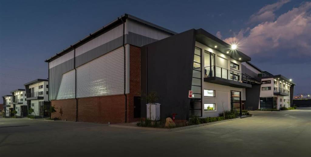 700  m² Industrial space in Louwlardia photo number 1