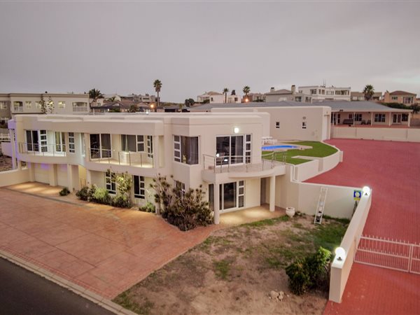 6 Bed House in Myburgh Park