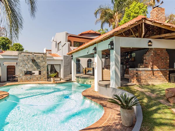 6 Bedroom House 6 Bedroom House