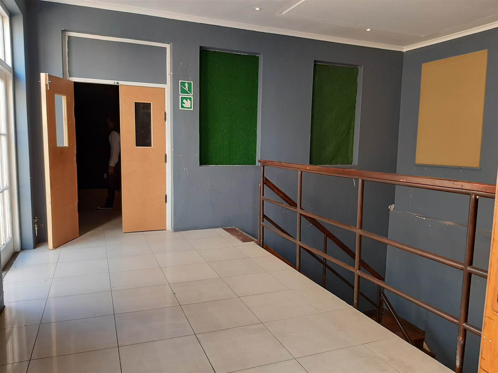 329  m² Commercial space in Cape Town City Centre photo number 9