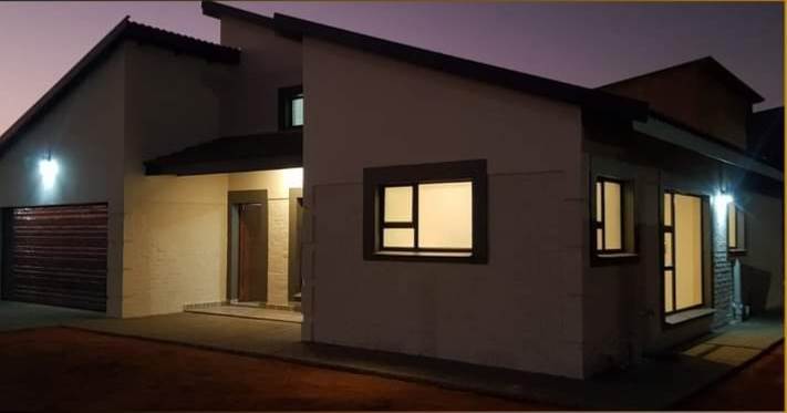 4 Bed House in Centurion CBD photo number 1