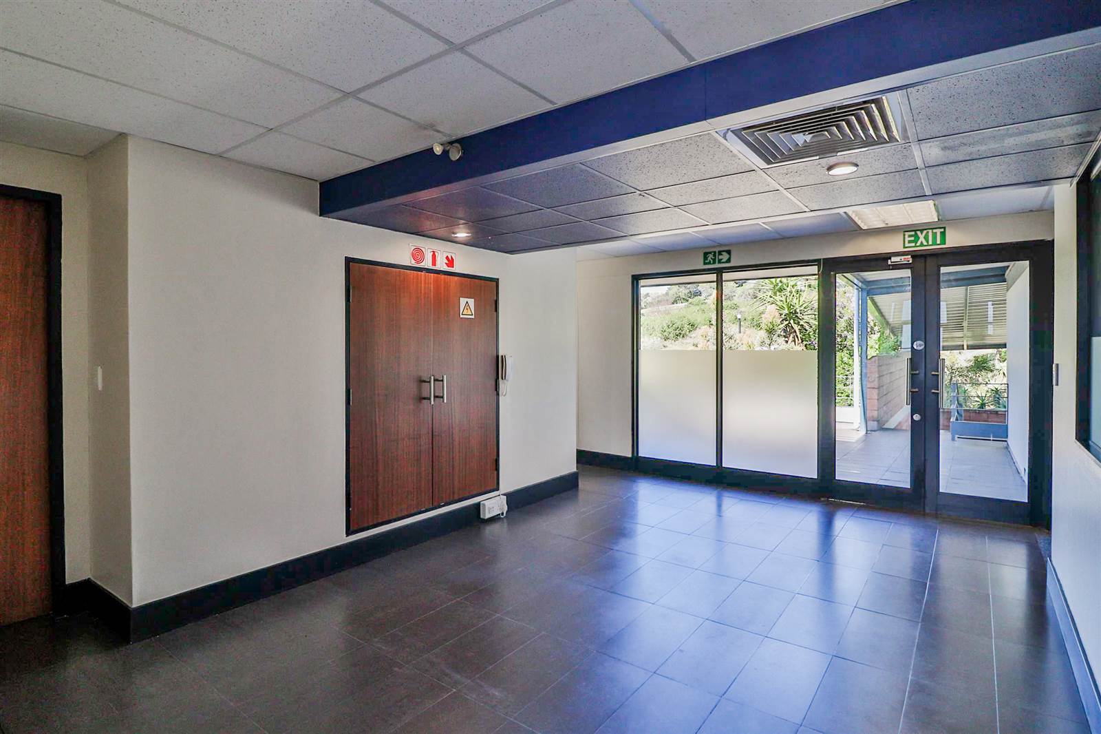 283  m² Commercial space in Montrose photo number 2