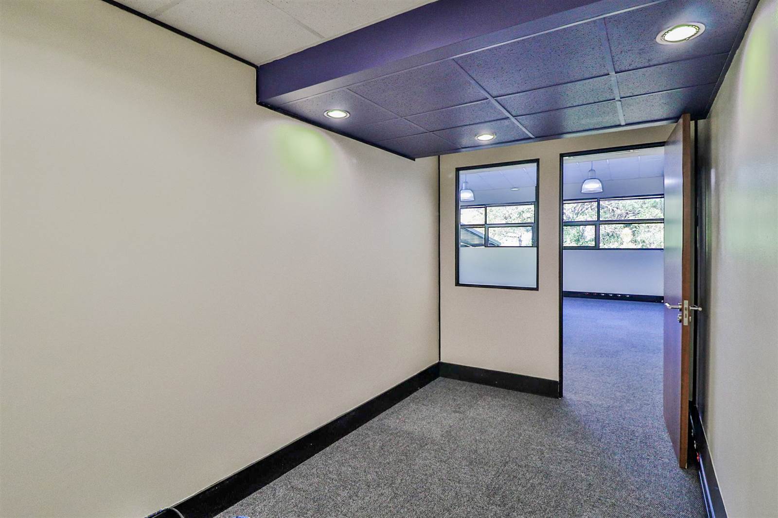 283  m² Commercial space in Montrose photo number 24