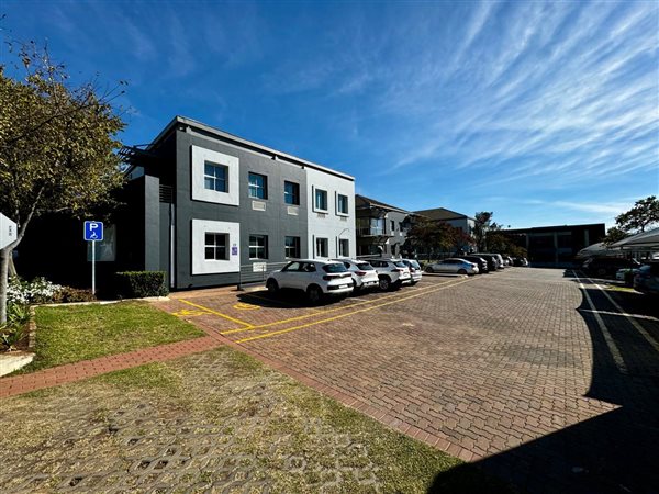 330  m² Commercial space