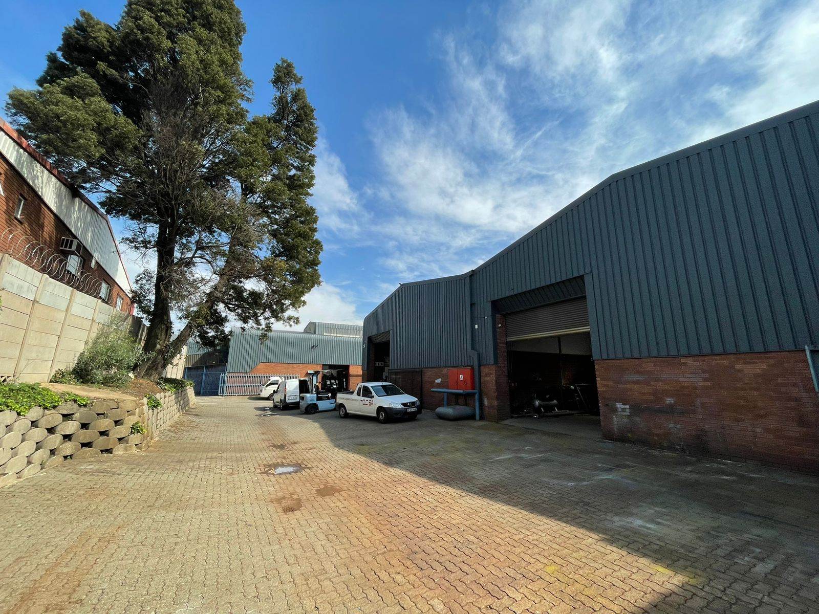 325  m² Industrial space in Jet Park photo number 2