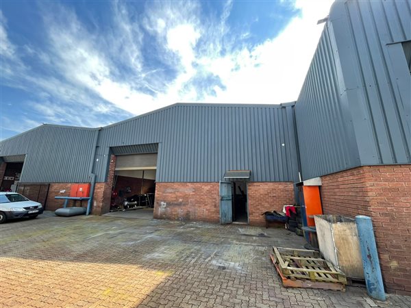 325  m² Industrial space in Jet Park