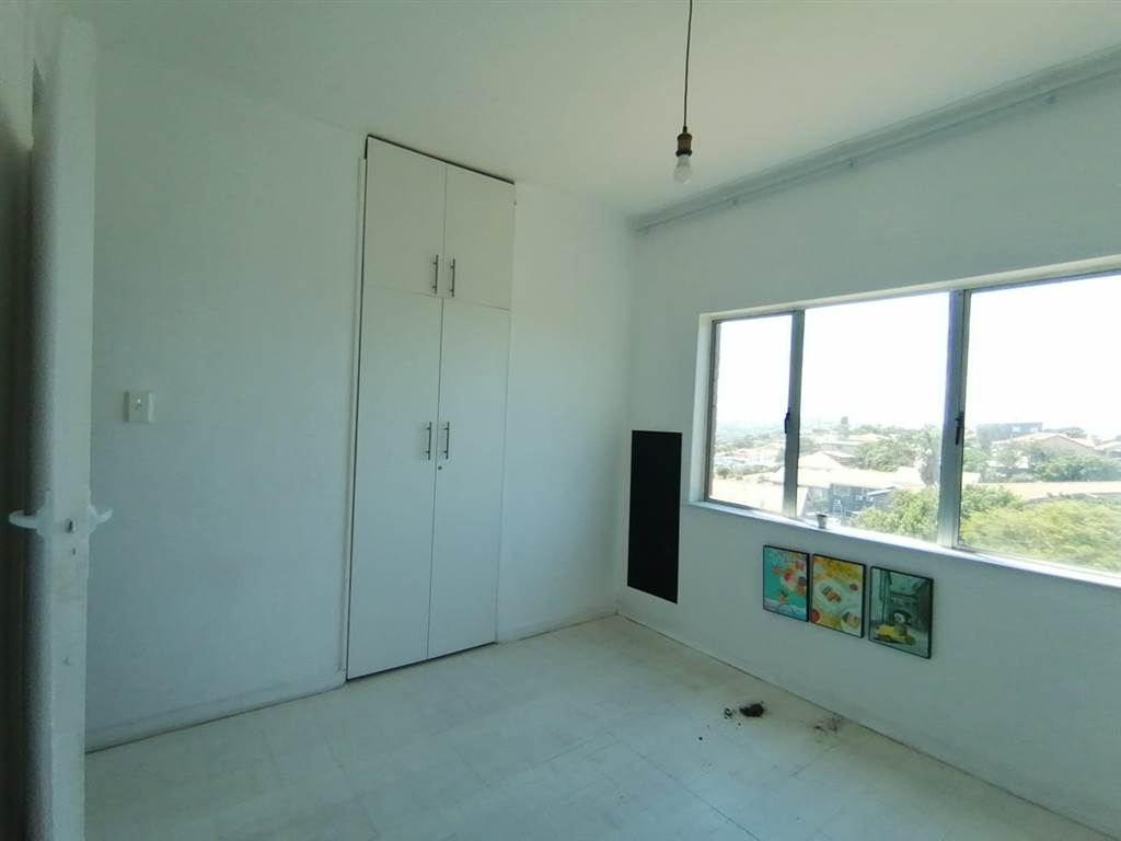 3 Bed Apartment in Bluff photo number 13