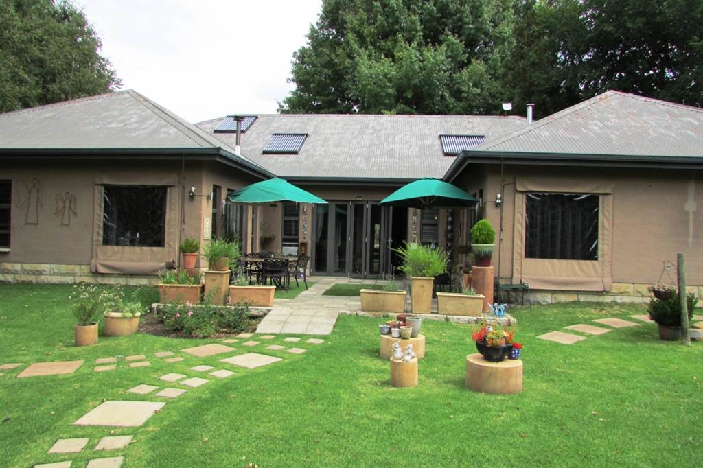 5 Bed House in Clarens photo number 3