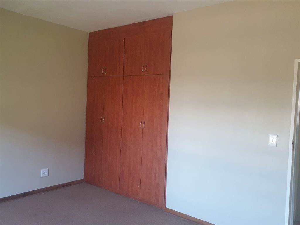 2 Bed Flat in Flamwood photo number 12