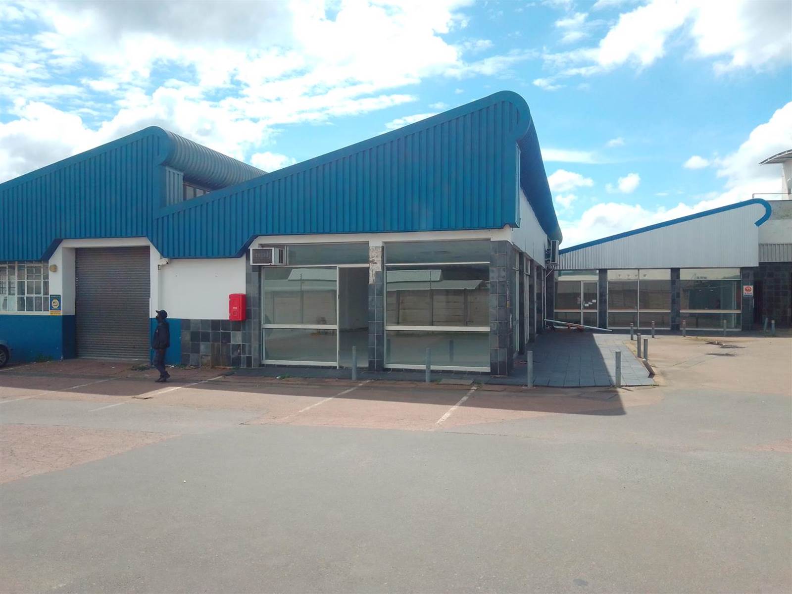 398  m² Commercial space in Pinetown Central photo number 2