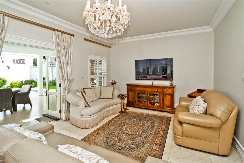 4 Bed House in Illovo photo number 5