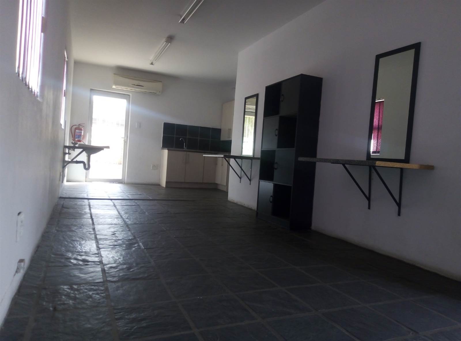 424  m² Commercial space in Rustenburg Central photo number 3