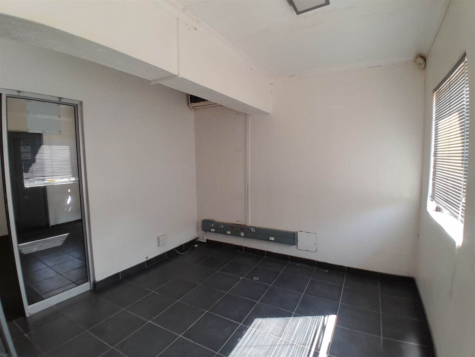 424  m² Commercial space in Rustenburg Central photo number 8