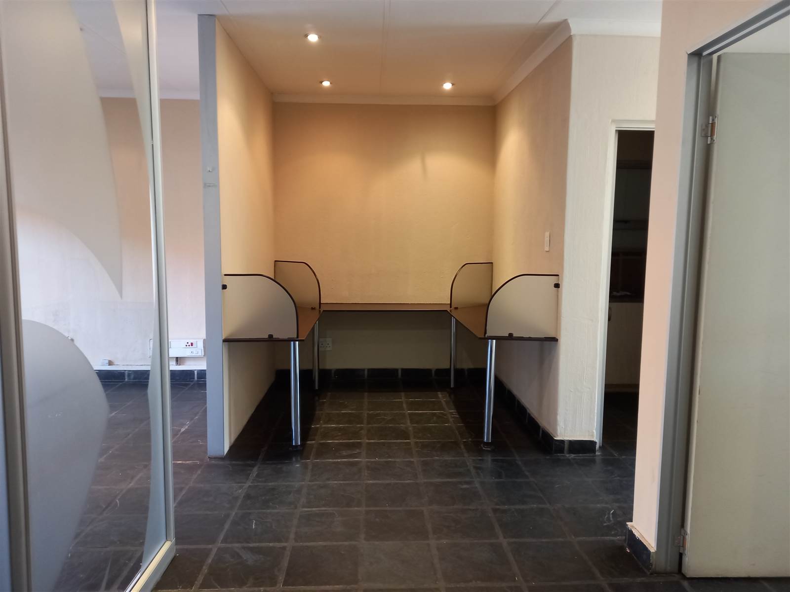 424  m² Commercial space in Rustenburg Central photo number 6